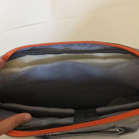 Laptop bag fits most laptops - Picture 4 of 5